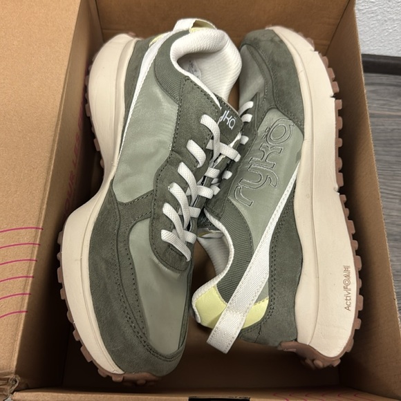 Ryka Jog On Sneakers (WIDE) - Picture 2 of 9